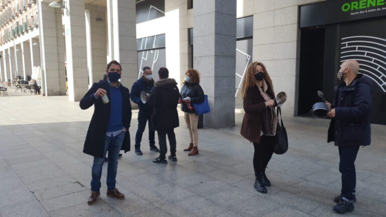 Trabajadores municipales protestan ante el retraso de sus nóminas