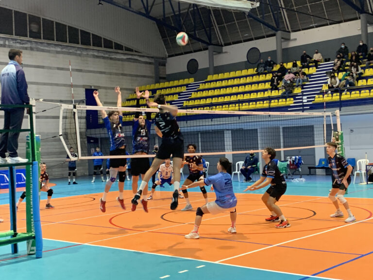 Voleibol | Pinchazo de los chicos en Málaga