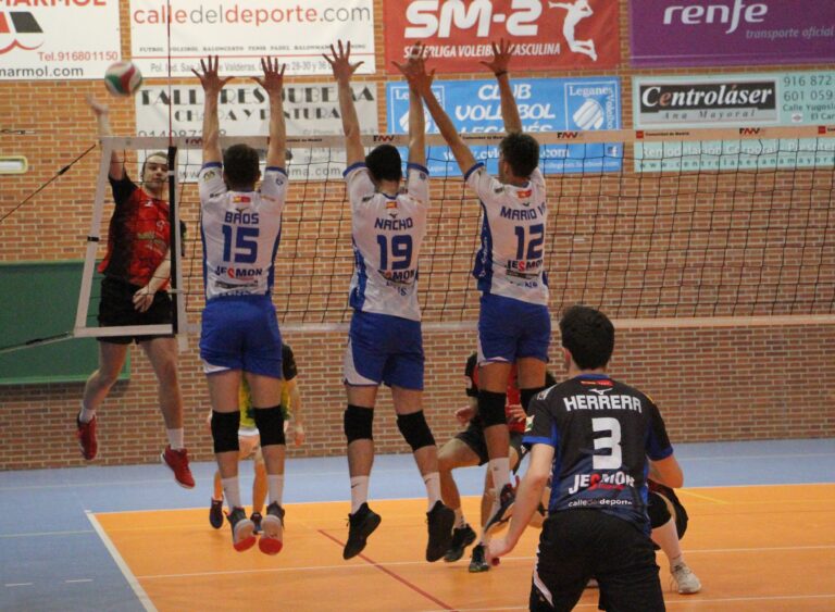 Voleibol | Leganés mantiene las esperanzas con doble victoria de sus chicos