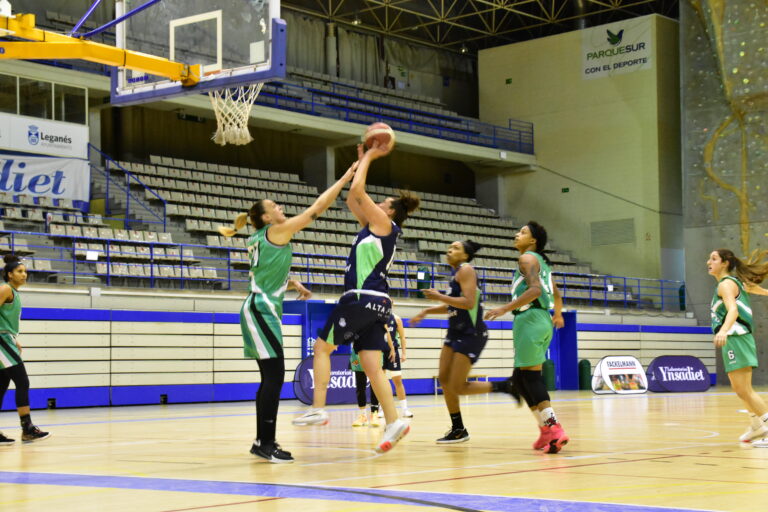 Baloncesto | El Ynsadiet Leganés firma una victoria sufrida ante el CAB Estepona