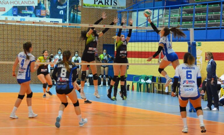 Voleibol | Doble victoria para las chicas en un complicado fin de semana
