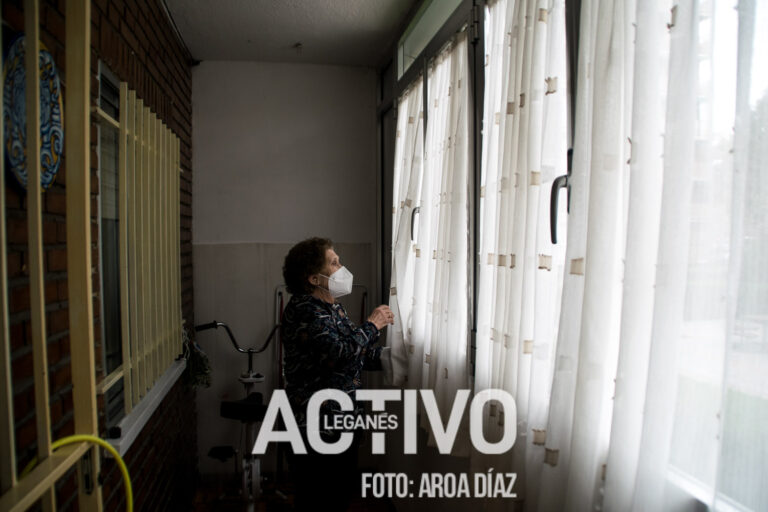El miedo y la soledad invaden la larga espera para la vacuna