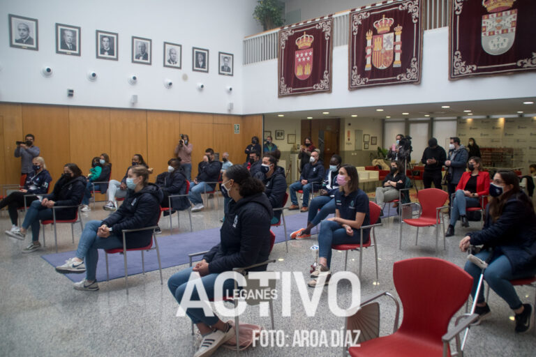 El Ayuntamiento recibe a las chicas del Ynsadiet Leganés tras su ascenso