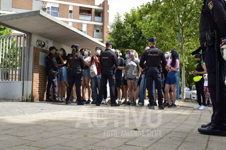 La indignación popular frena un desahucio