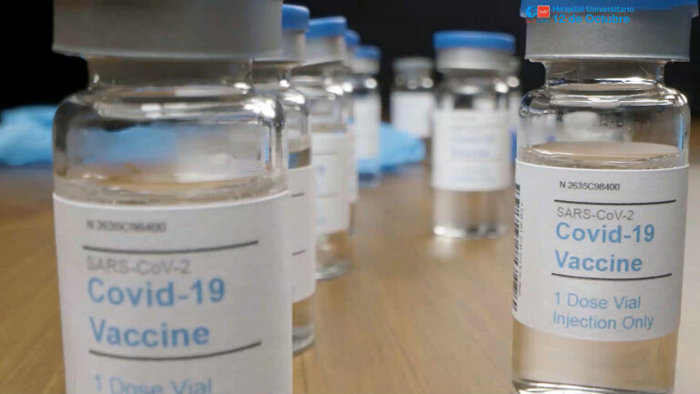 La cita para la segunda dosis de Pfizer podría alargarse a los 28 días en Madrid