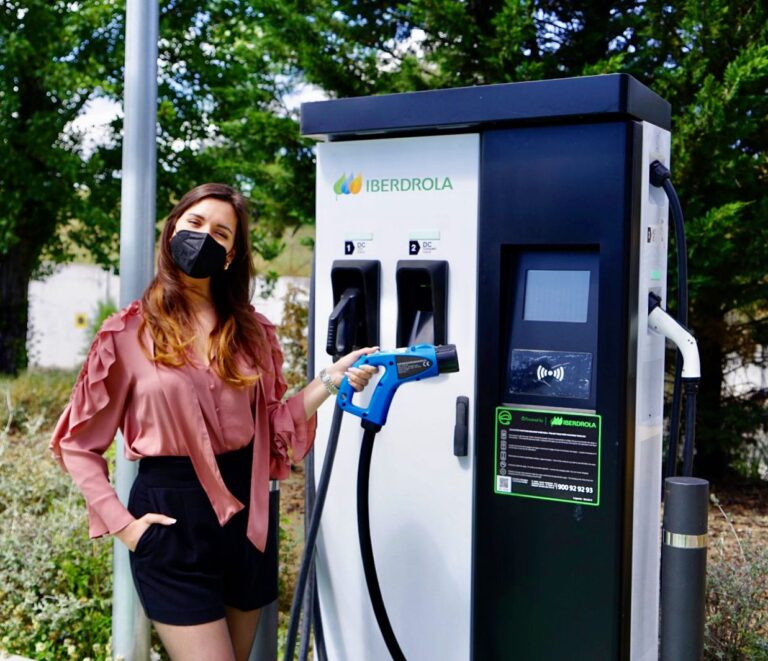 Sambil Outlet se suma a Iberdrola para apostar por la movilidad eléctrica