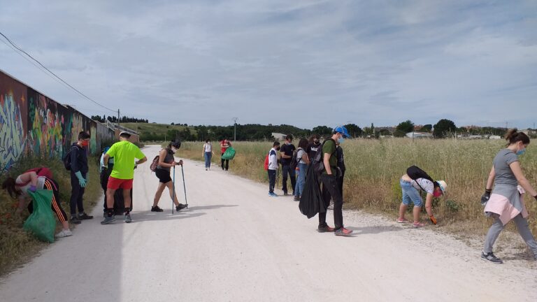 Novedades en los talleres Dejóvenes de Leganés: ocio en la nieve y cursos de lengua de signos
