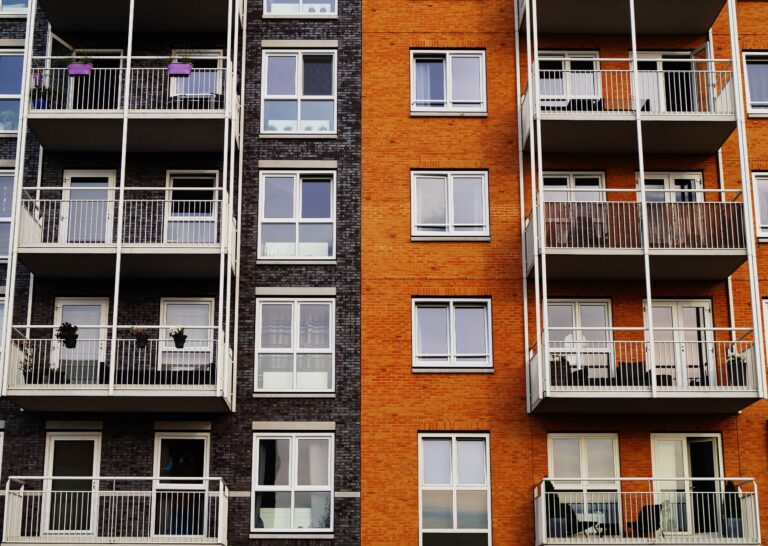 Madrid colaborará para rehabilitar más de 2.600 viviendas en seis municipios