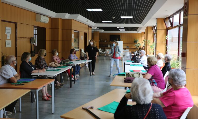 Más de un centenar de mayores participan en los Campamentos de Verano municipales