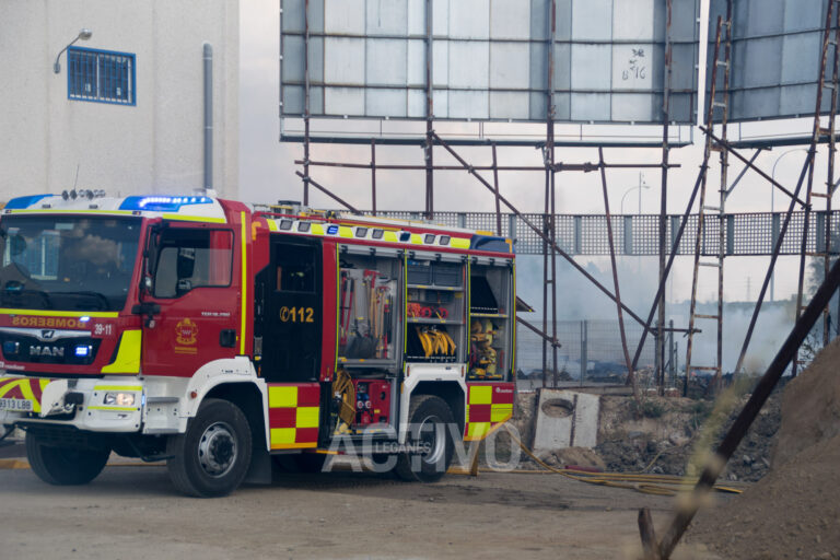 Extinguido un incendio cercano a las vías del tren de Leganés Central