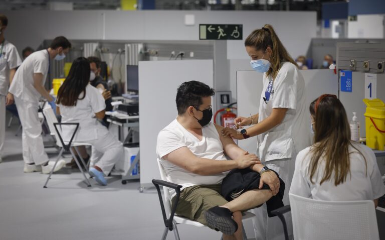 Madrid comienza a vacunar sin cita en horario nocturno
