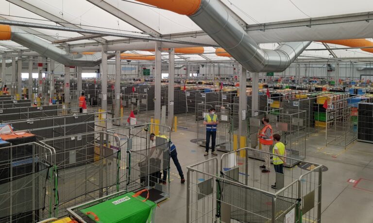 El alcalde y la concejala de Urbanismo visitan la estación logística de Amazon en Leganés
