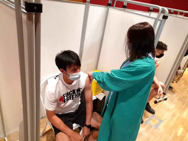 Fútbol | El CD Leganés se vacuna contra la COVID en el Hospital Severo Ochoa Fútbol | El CD Leganés se vacuna contra la COVID en el Hospital Severo Ochoa