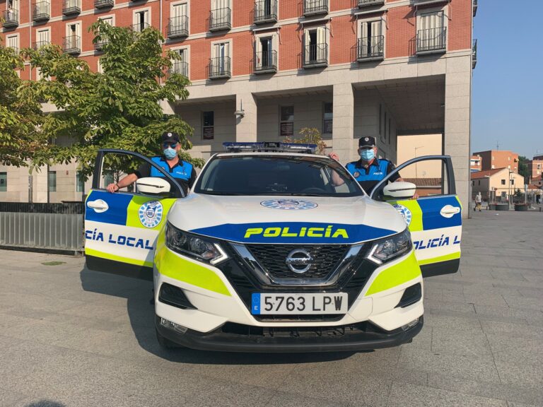 ¿Por qué los nuevos coches de Policía Local son azules y amarillos?