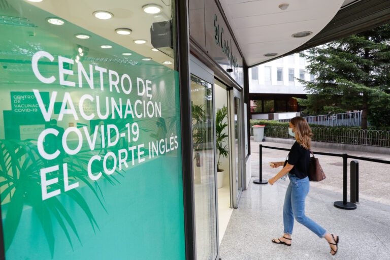 El Corté Inglés, encargado de vacunar contra el COVID-19 a los jóvenes de 16 años en adelante