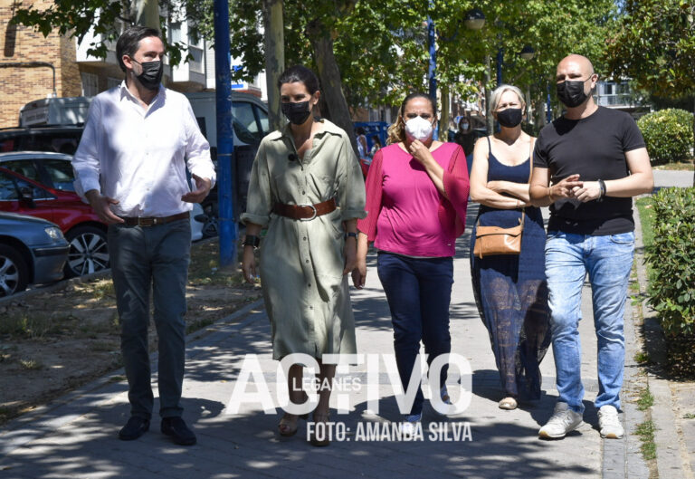 Rocío Monasterio (VOX) visita La Fortuna ante las quejas por inseguridad y limpieza