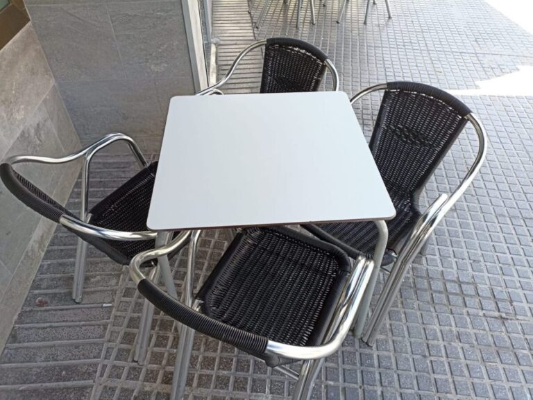 Roban mobiliario de la terraza de un bar de Leganés sin que haya testigos