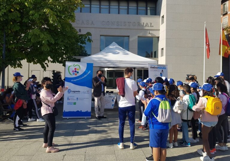 200 escolares participan en una caminata a pie hasta la Casa Consistorial en el Día Mundial del Corazón