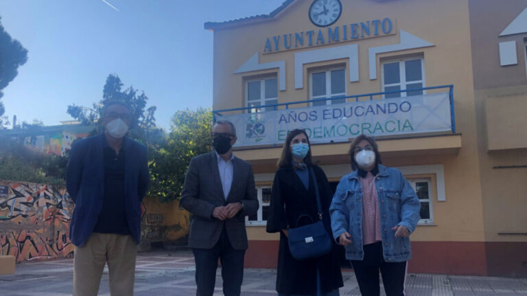 El Ayuntamiento hace una visita institucional a la CEMU para conocer su situación