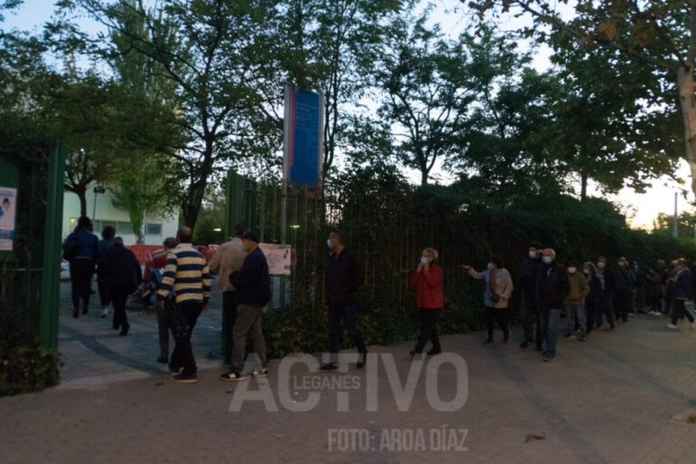Los fans de los artistas de Dial Únicos esperan desde antes del alba sus entradas