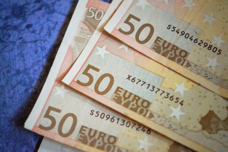 Intentan estafar 81.000 € a empresas de Leganés con billetes tintados