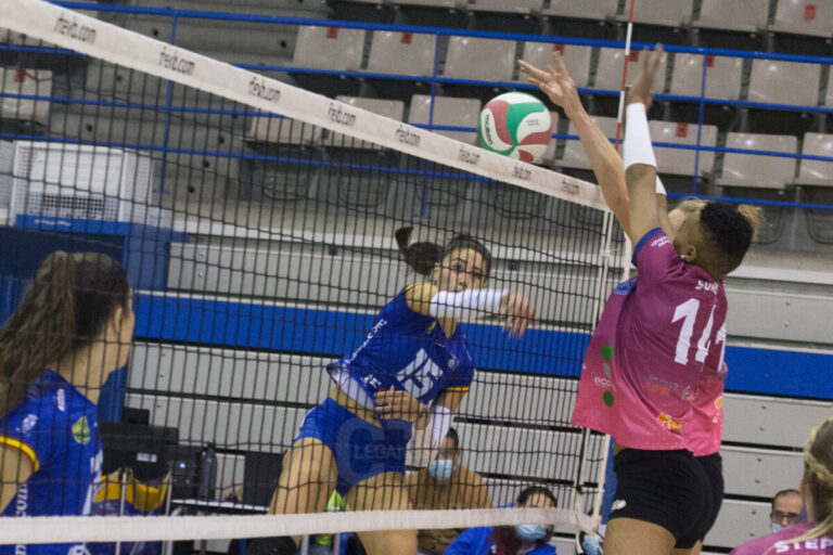 Inés Villa elegida para el Septeto Ideal de la jornada 8 en la Liga Iberdrola