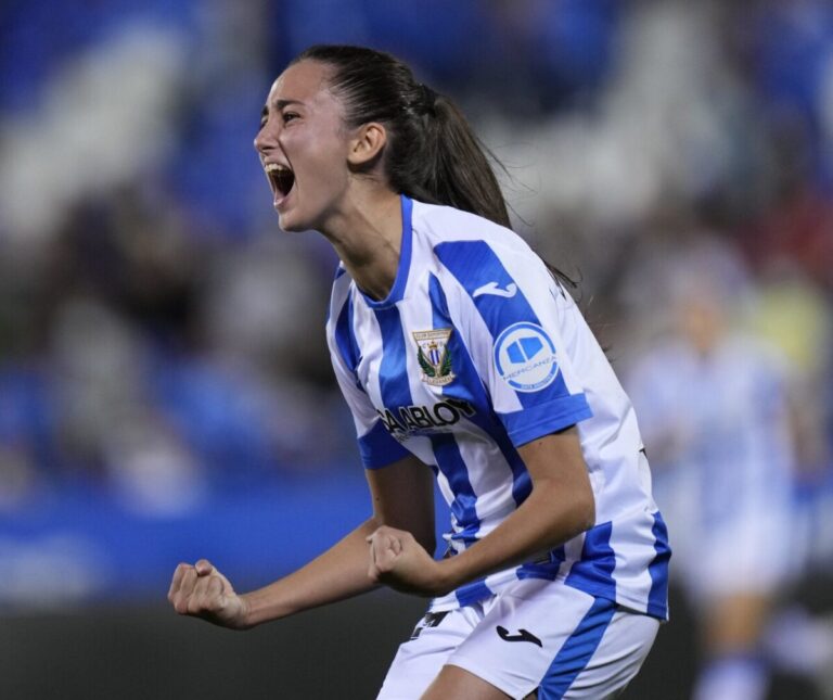 Fútbol | El «jogo bonito» con dos goles de Vane mantienen el sueño