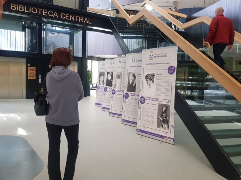 La exposición ‘Mujeres que hicieron historia, y hacen historia en Legatec’, abierta en la Biblioteca Central