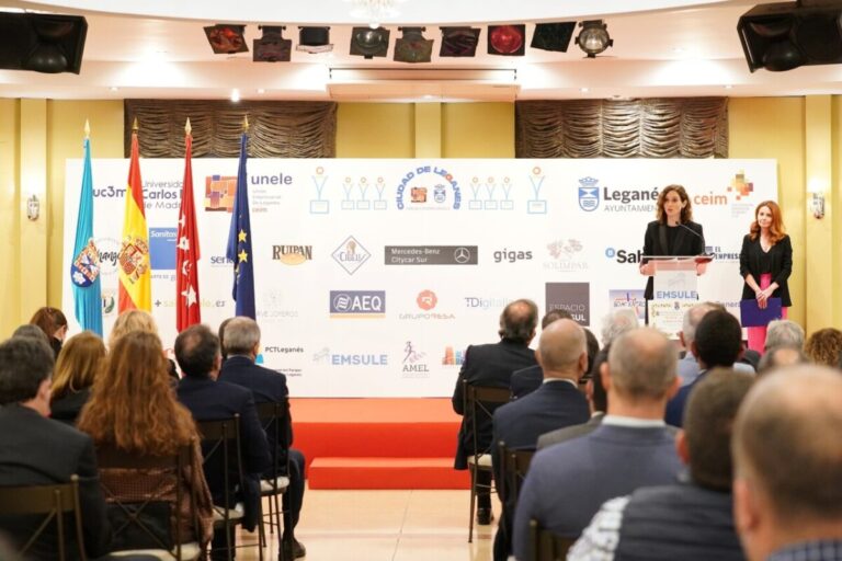 Críticas ante la concesión del premio ‘Ciudad Leganés’ a Díaz Ayuso