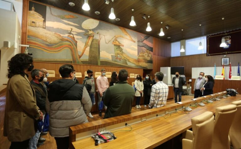 El IES Luis Vives de Leganés, participantes en las ‘MadridSkills’, visita el Ayuntamiento
