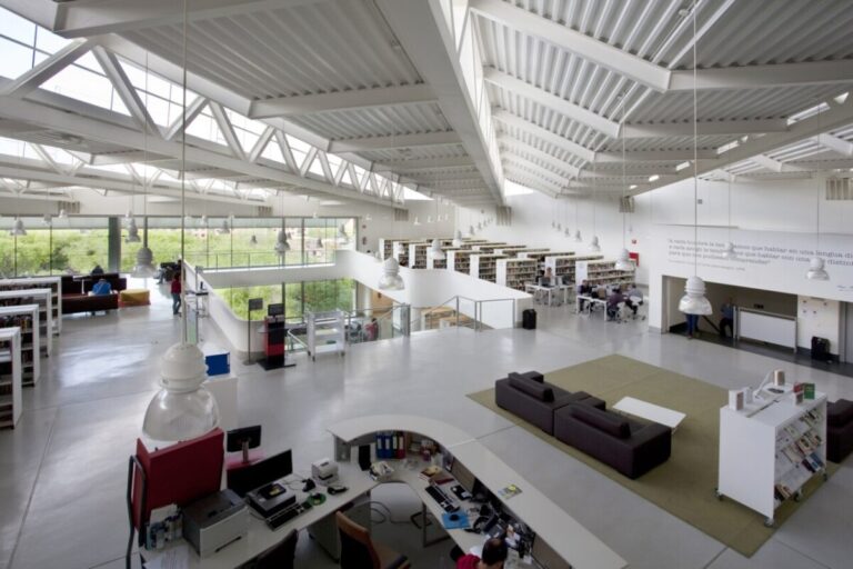 La Comunidad de Madrid implanta el carné único en los más de 300 servicios bibliotecarios