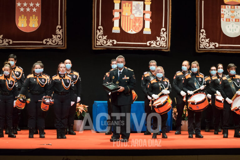 Protección Civil recibe una placa homenaje a su trabajo en Leganés