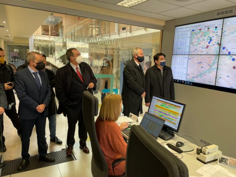 El consejero de Transportes junto a ediles de Leganés visitan la sede del Grupo Ruiz