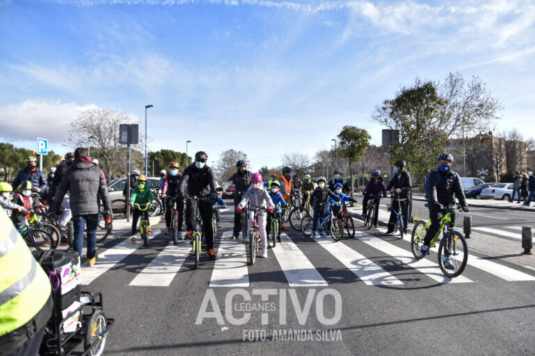 Ciclistas de Leganés estrenan 2022 reclamando mejores carriles bici