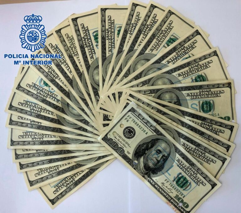 Detenidos por ‘colar’ 7.200$ en billetes falsos en comercios de Leganés
