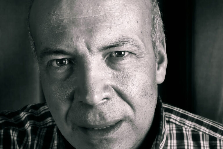 ‘El espejo, la mirada y la belleza’, el nuevo poemario de Santiago Gómez Valverde