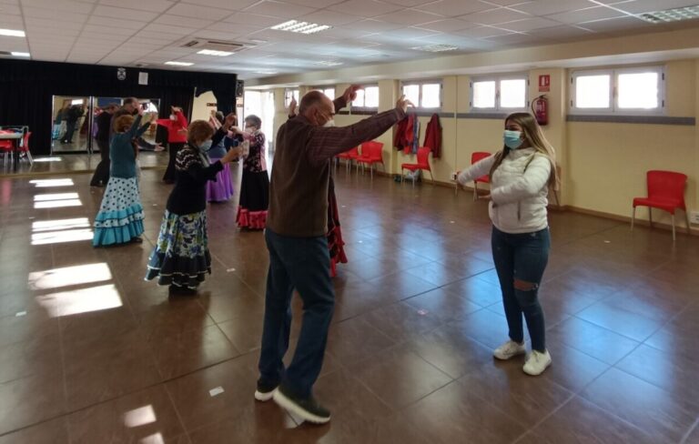 Institutos y centros de mayores se unen en talleres intergeneracionales en Leganés
