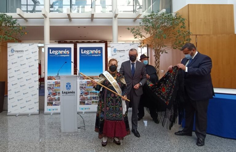 Manoli Velázquez, alcaldesa de Leganés durante la celebración de Las Águedas