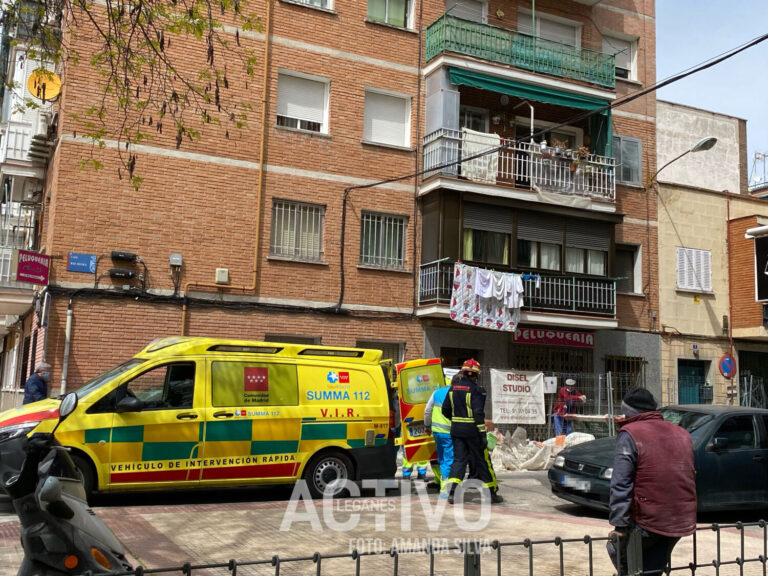 Bomberos acceden a una vivienda tras un accidente doméstico
