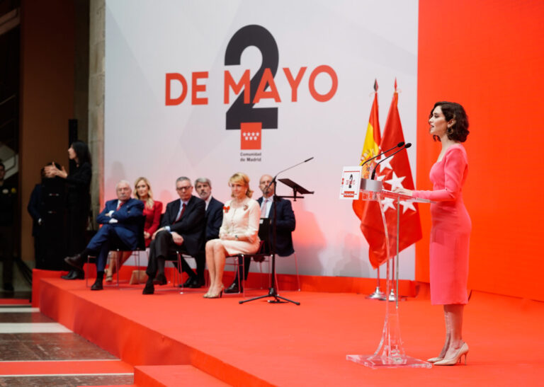 Díaz Ayuso entrega las condecoraciones de la Orden del Dos de Mayo