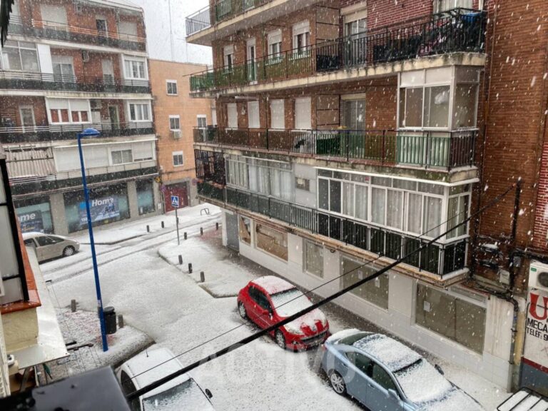 Una tormenta de granizo sorprende y tiñe Leganés de blanco