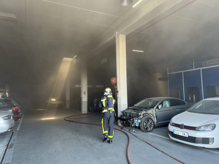 Incendio en un concesionario de Ciudad del Automóvil en Leganés