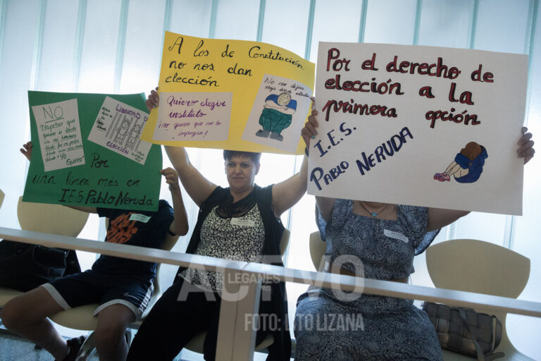 Las familias del IES Pablo Neruda apoyadas por el Ayto, a la espera de respuesta de la CAM