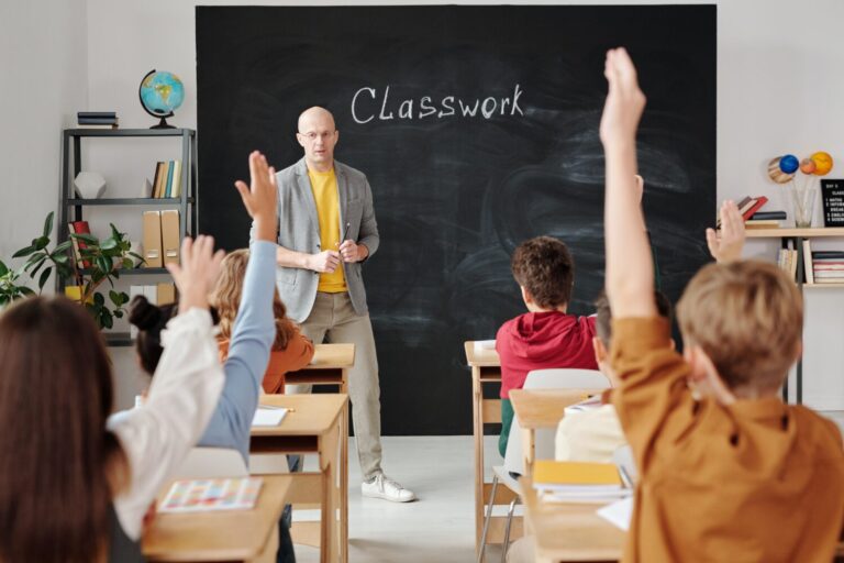 Podemos Leganés reclama que se cumpla el compromiso de las becas escolares