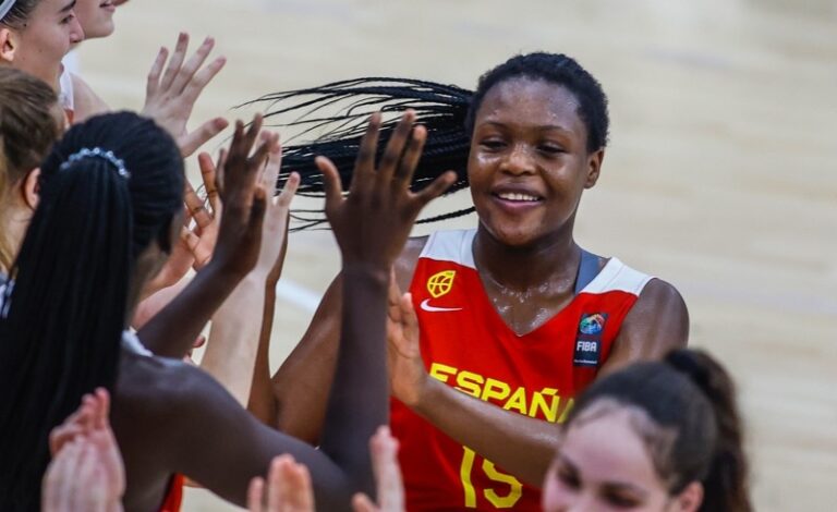La sub17 de Baloncesto femenino, con Queen Ikhiuwu, plata mundial