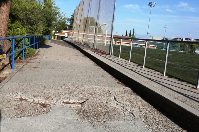 Mejoran la accesibilidad, los entornos y los accesos de dos polideportivos