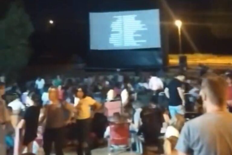 Arroyo Culebro celebra un exitoso cine de verano pese al Ayuntamiento