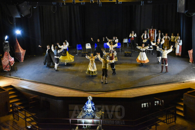 El baile y el folklore brillan en el Día de Extremadura en Leganés