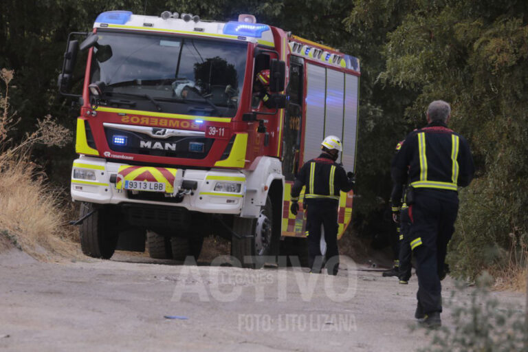 Angustia en Leganés por el incendio del tejado de una casa del centro
