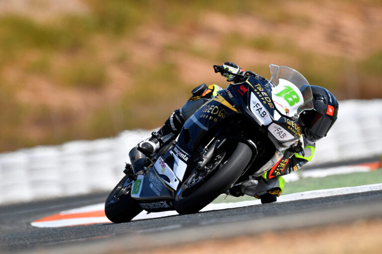 Carolina Manzano se juega el título de SBK Junior 300 en Aragón